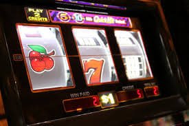 Bangladeshi user enjoying live casino and sports gaming in the 199 bat Experience section